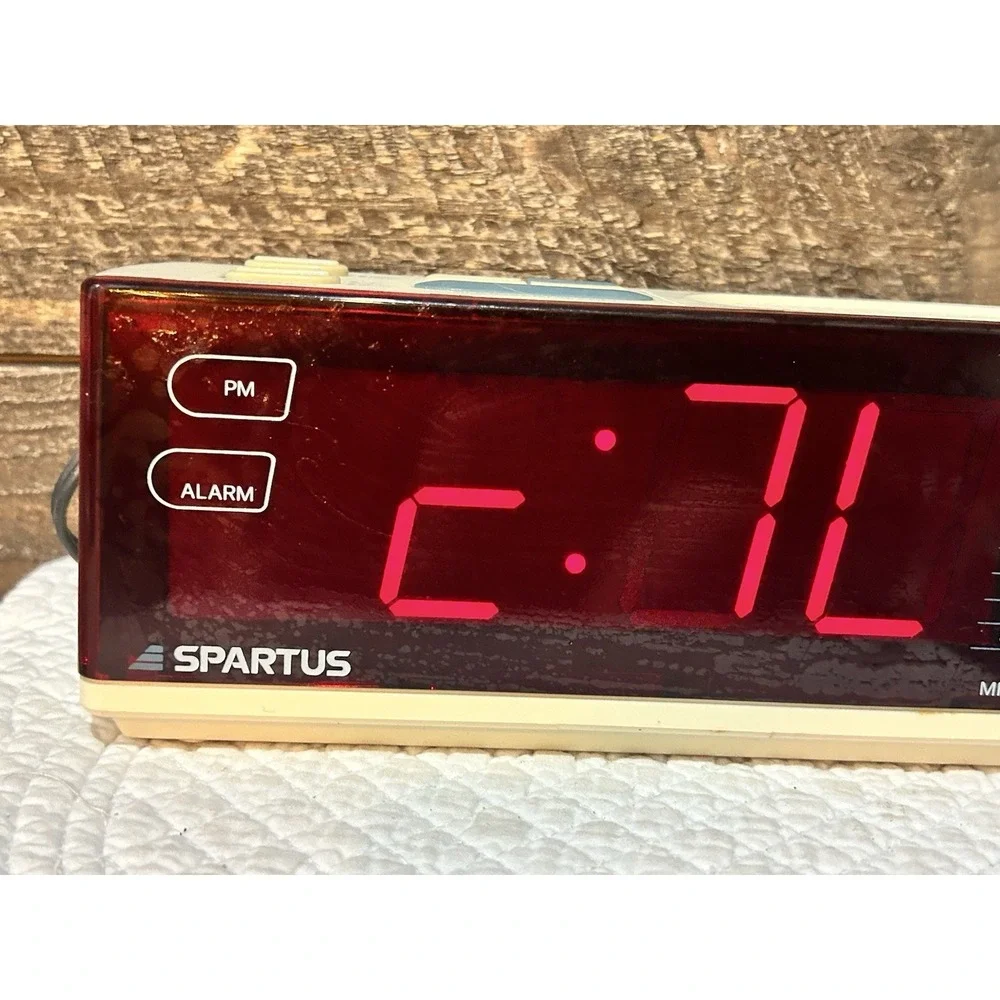 Vintage Spartus Large Display Radio Alarm Clock AM/FM Model 0123 Works